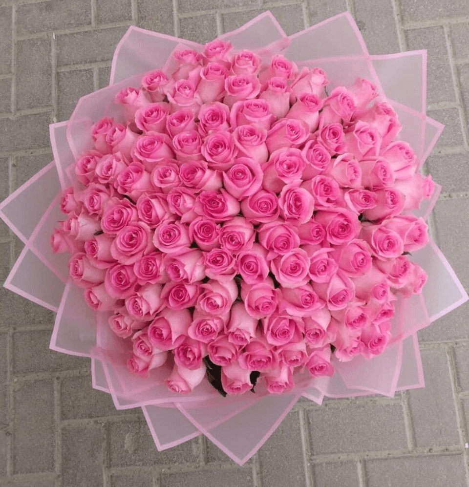Stunning bouquet of 100 pink roses, hand-tied by Goshen Flower for luxury delivery in Dubai. Perfect for proposals and grand gestures.