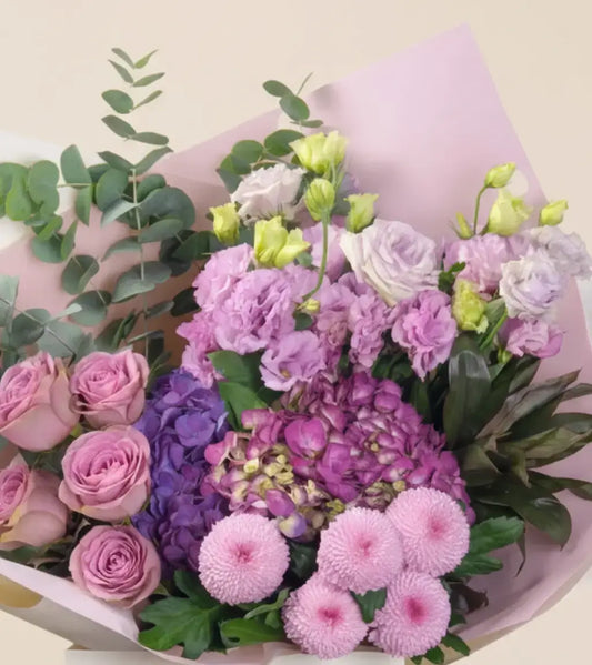 Close-up of luxury purple roses and violet hydrangea in Tokyo Bouquet – romantic flower gift in Dubai by Goshen Flower