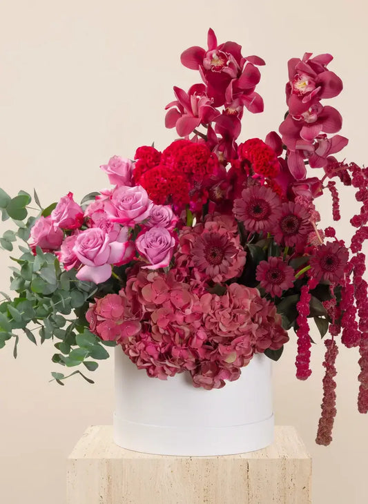 Bouquet of pink and red flowers in a white vase for dubai delivery