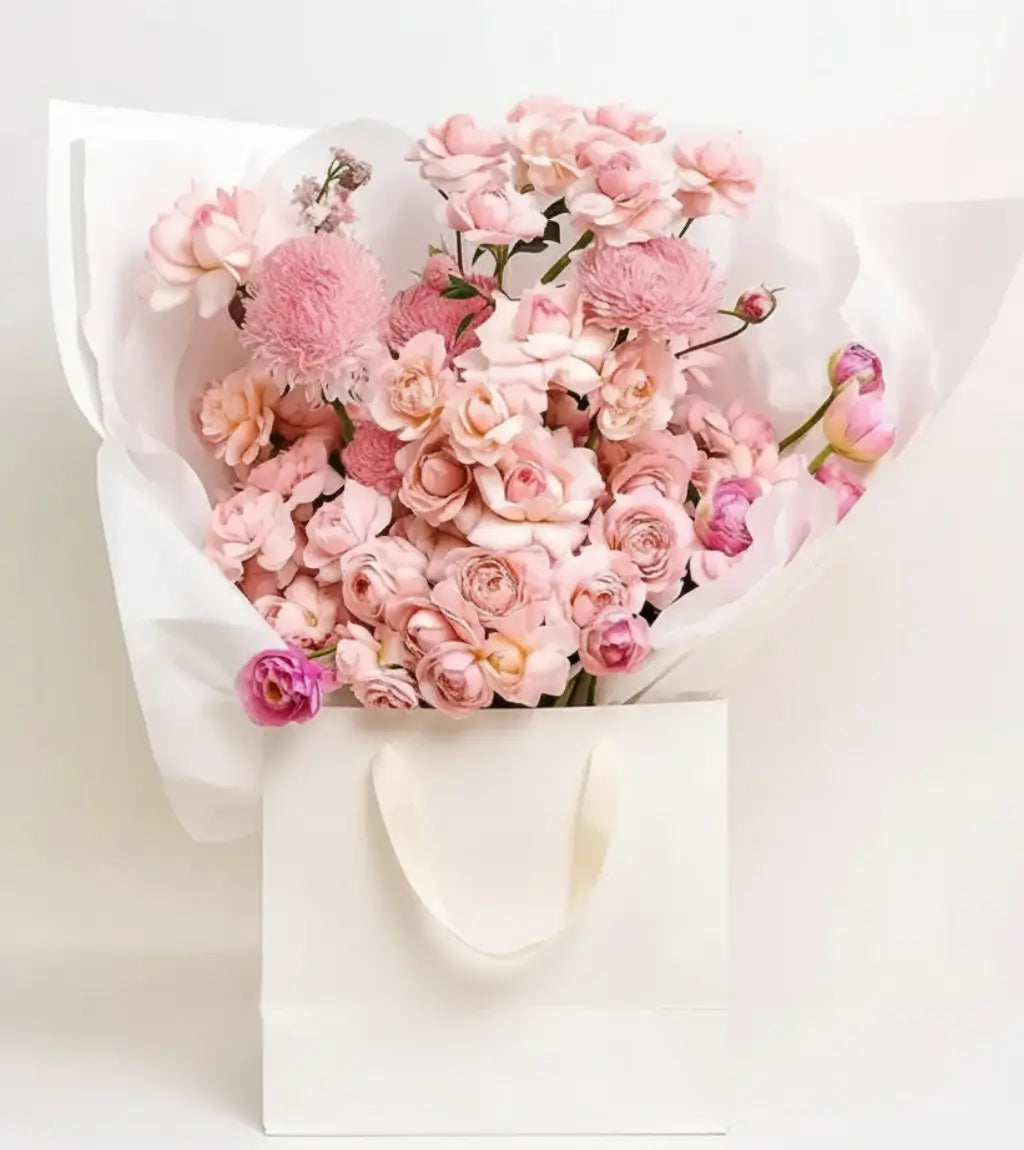 blush pink romantic flower bouquet dubai
