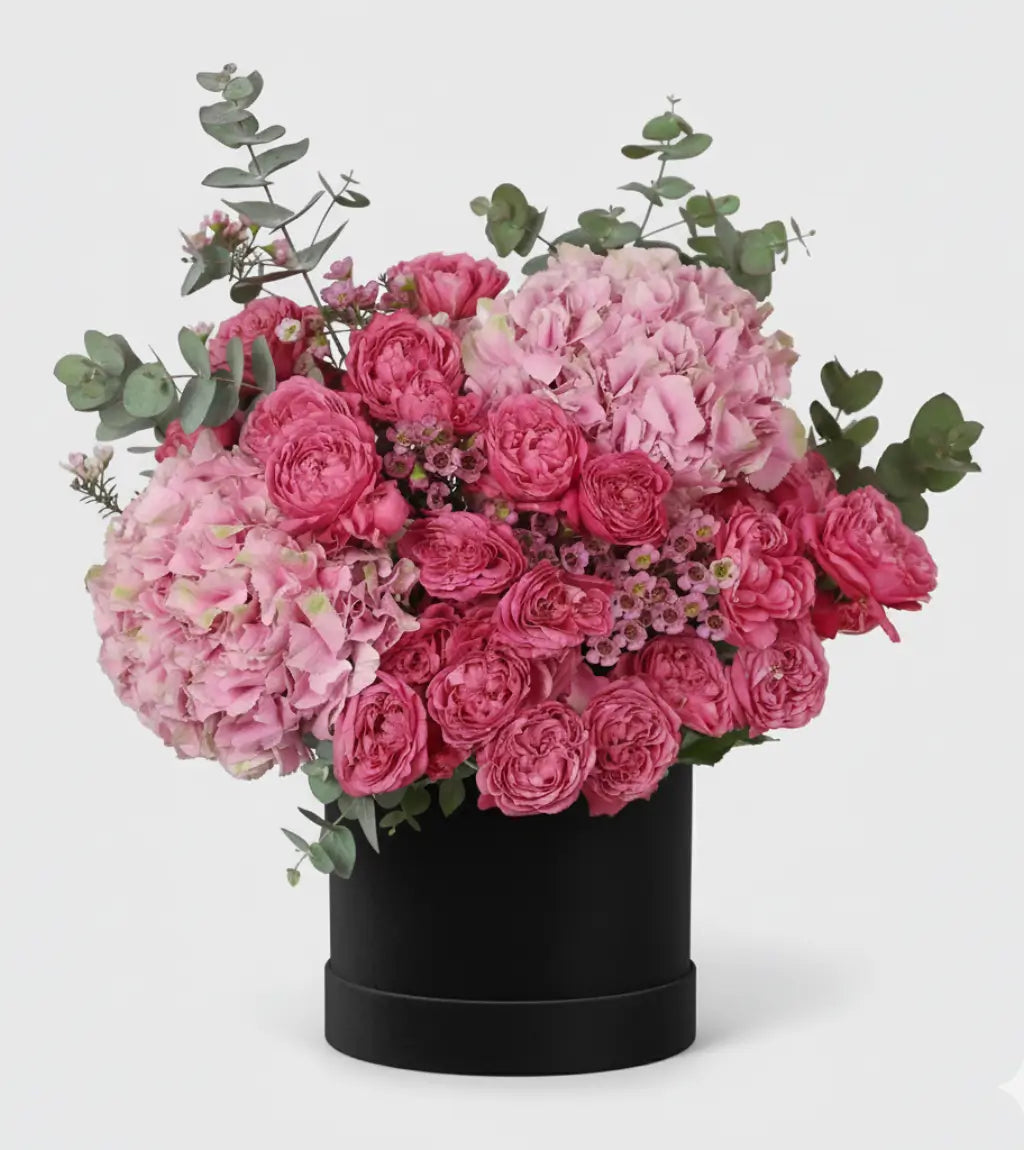 Luxury pink hydrangea and roses arranged in elegant hatbox, Dubai premium flower delivery by GOSHEN FLOWER